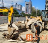 免费肏屄视高温下的坚守｜道路建设者用汗水铺就畅通路